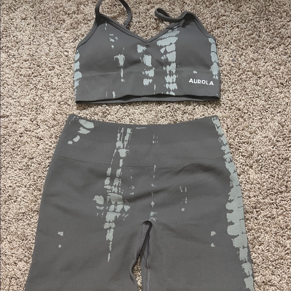 AUROLA bike short and sports bra set.